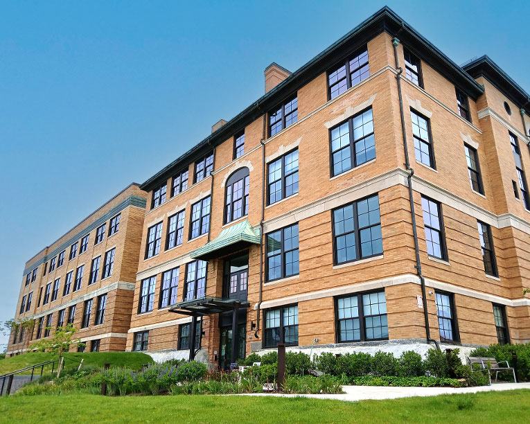 Pyre building with aluminum windows